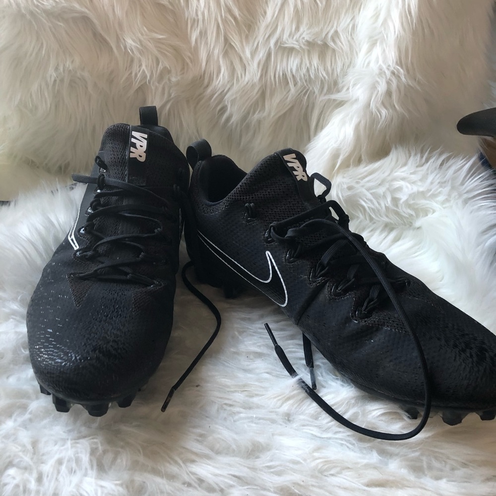 Nike men’s Untouchable Pro football cleats